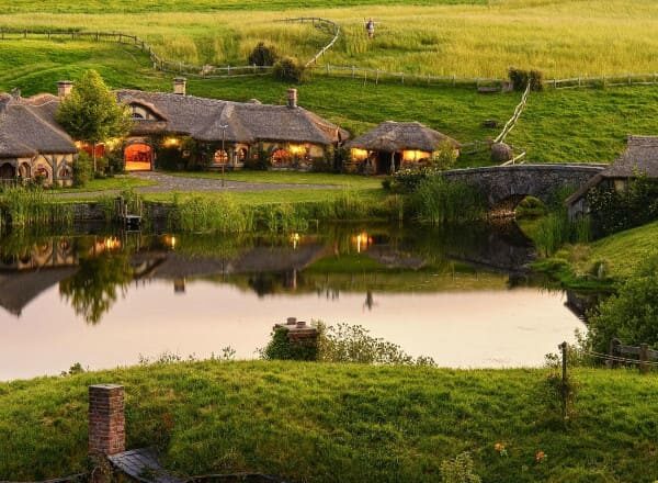 Nueva Zelanda Hobbiton Movie Set1 e1738325538739 Nueva Zelanda